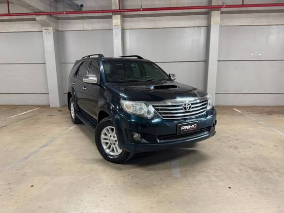 TOYOTA HILUX SW4 3.0 SRV 4X4 7 LUGARES 16V TURBO INTERCOOLER DIESEL 4P AUTOMÁTICO TOYOTA HILUX SW4 3.0 SRV 4X4 7 LUGARES 16V TURBO INTERCOOLER DIESEL 4P AUTOMÁTICO